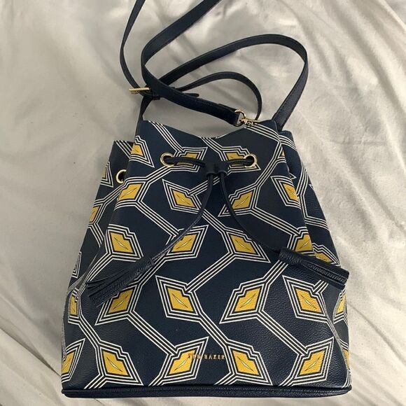 Ted Baker Handbags - Ted Baker Lip “Leslie” Bucket Bag NWOT
